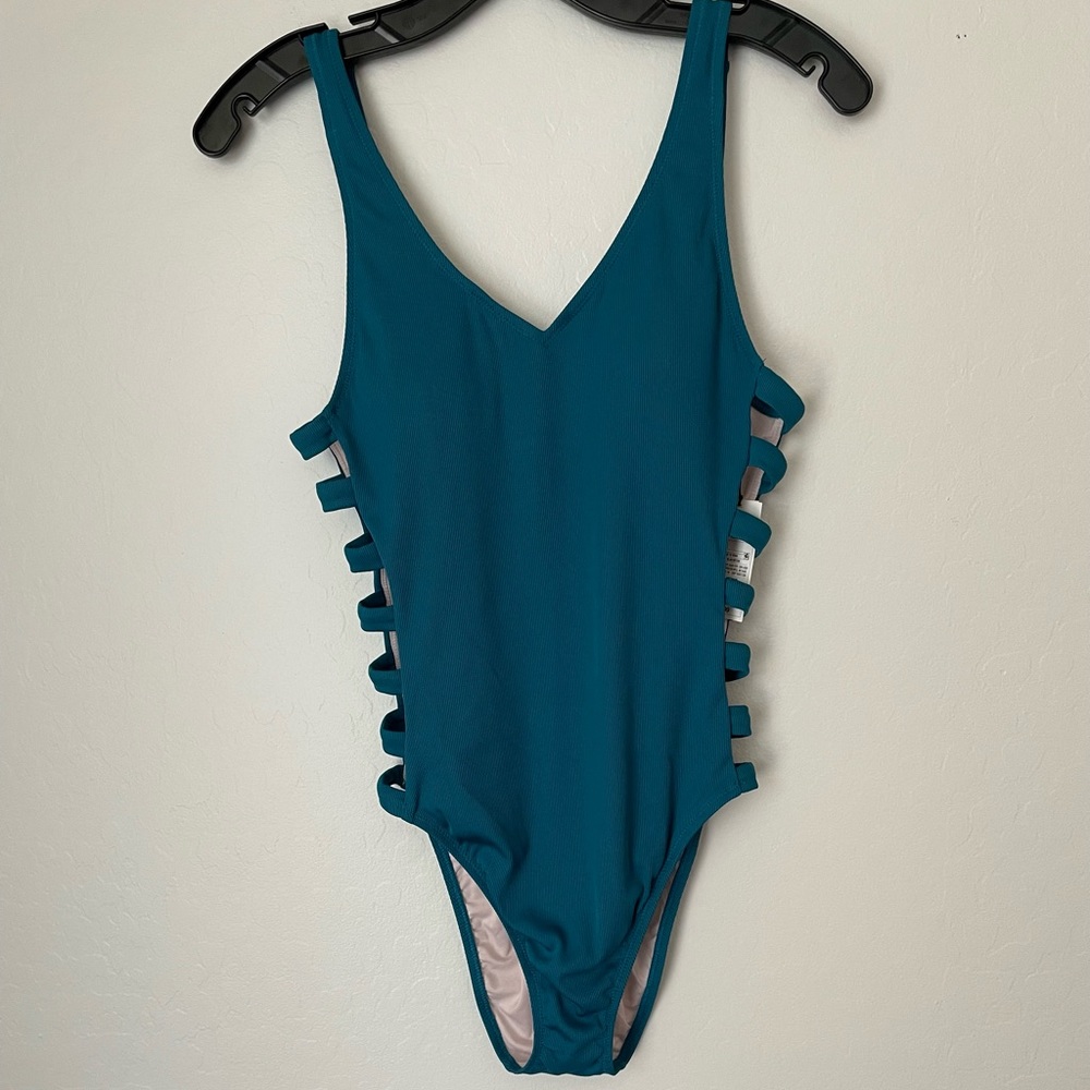 NWT Shade & Shore Medium Women's Ribbed Strappy Side One Piece Swimsuit